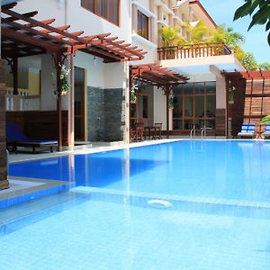 9 Dragon Hotel & Restaurant